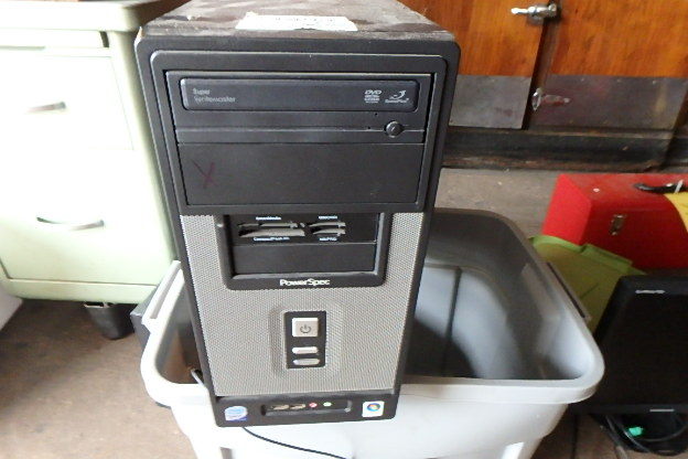 lot 559 image: Computer