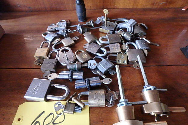 lot 600 image: Lot of Vintage and Antique Locks