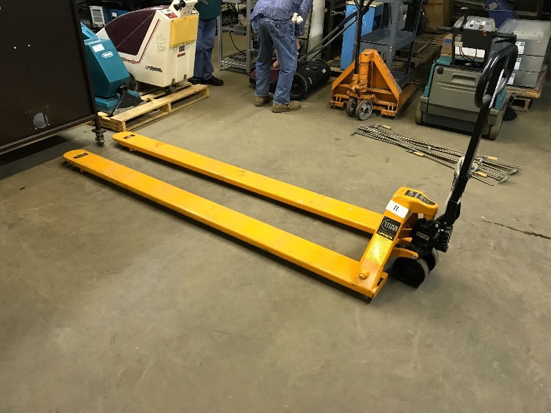 Long pallet jack