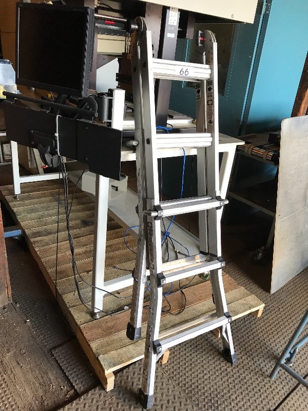 Adjustable ladder