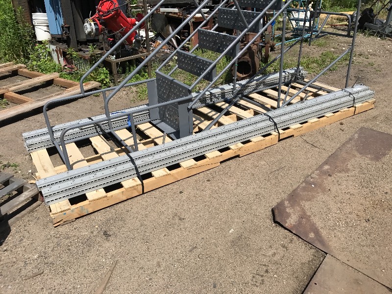 Metal shelf racking