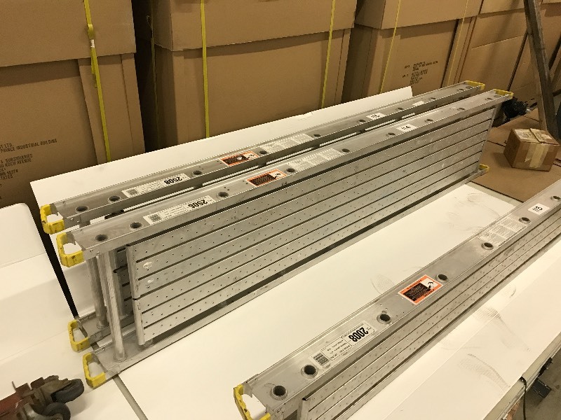 Aluminum scaffolding decking