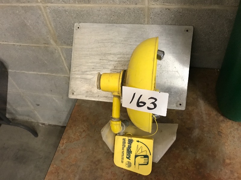 Eye wash station