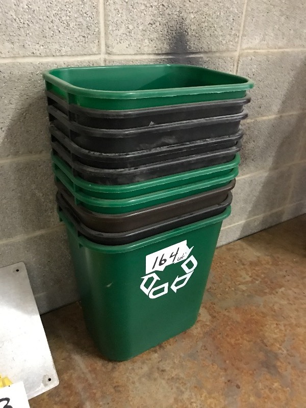 Trash  recycling bins