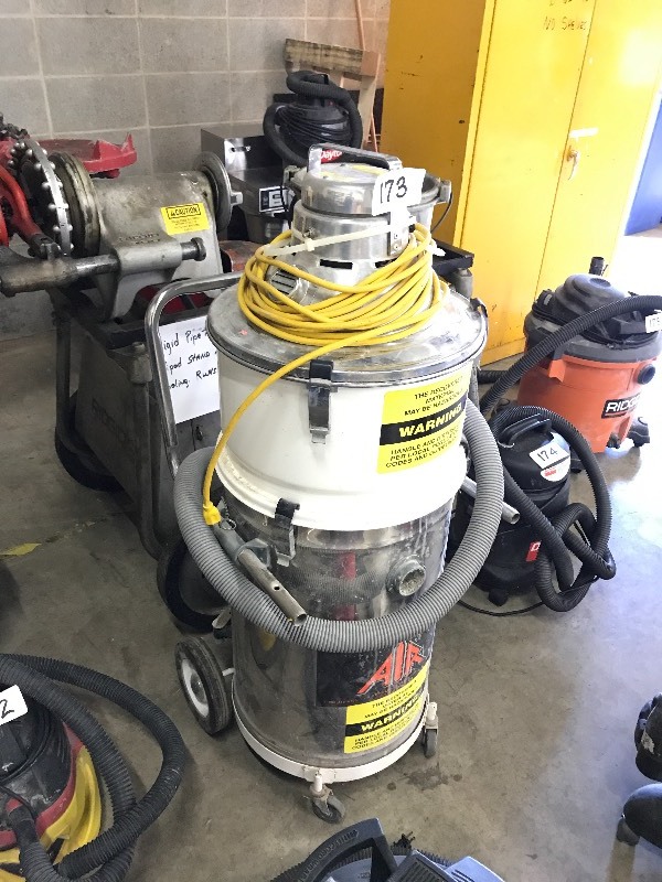 Shop vacuum