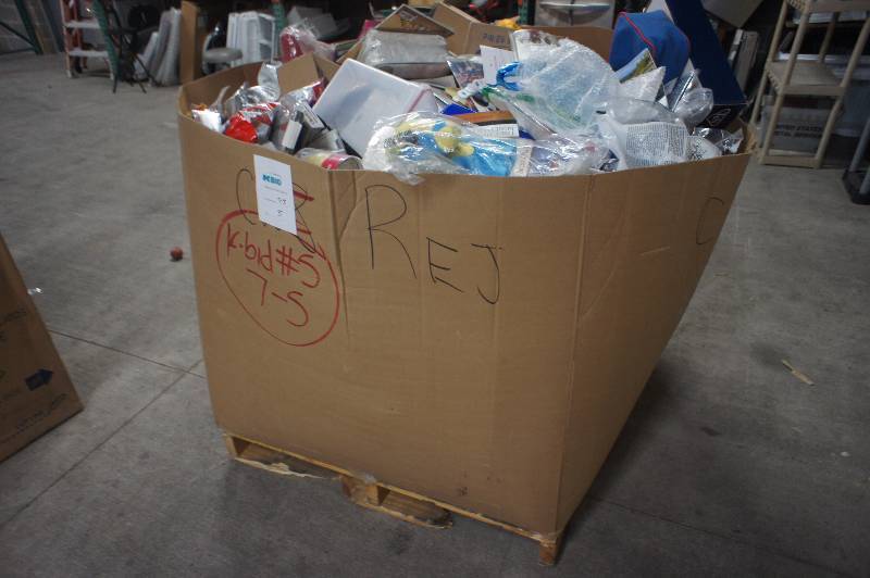1 MASSIVE PALLET  LOT OF AMAZON GENERAL MERCHANDISE YOU GET EVERYTHING TONS OF NEW ITEMS GREAT FOR RE-SELLERS