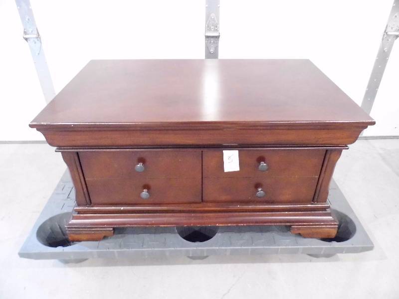 lot 5 image: Table w Drawers