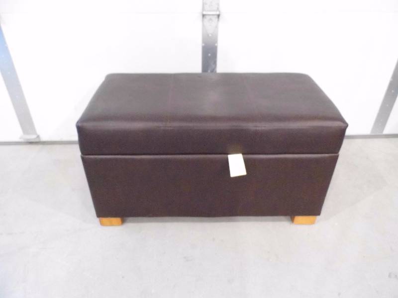 lot 7 image: Brown Leather Storage Cube
