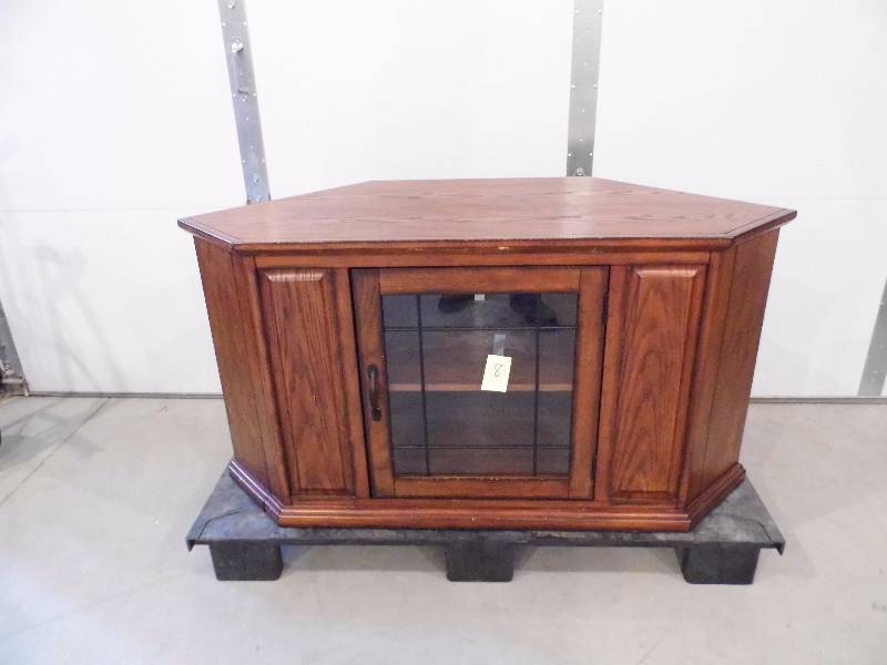 lot 8 image: TV Stand