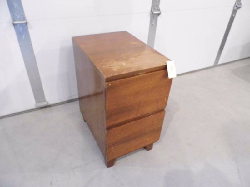 lot 10 image: 2 Drawer Stand