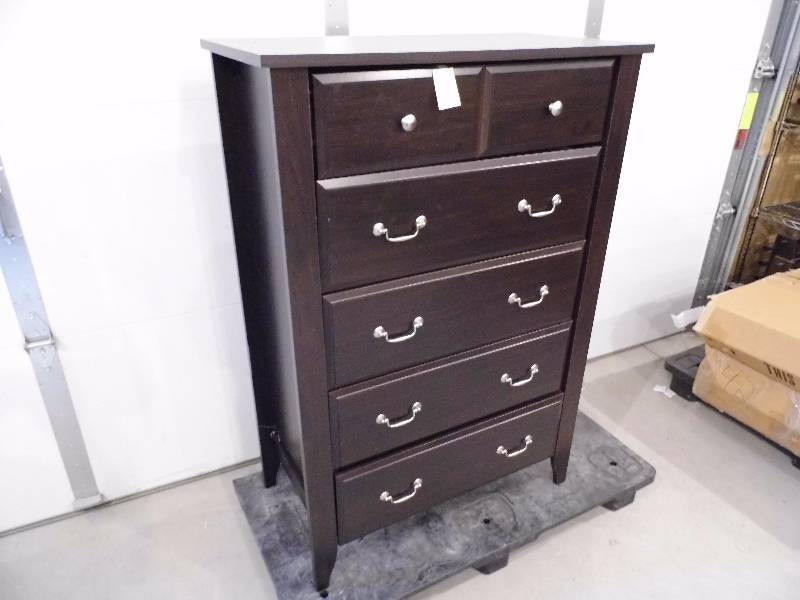 lot 17 image: Dresser