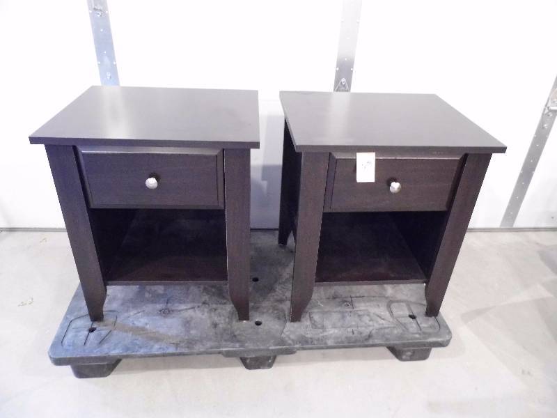 lot 23 image: 2 End Table  Nightstands