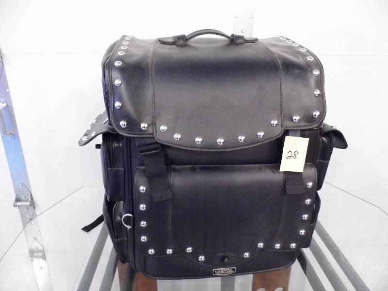 lot 28 image: Castle Steetbag