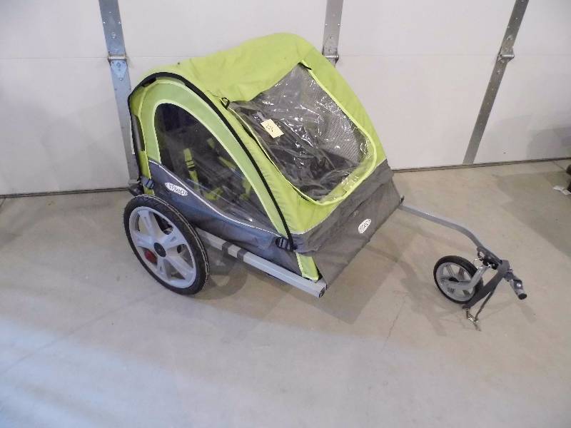 lot 38 image: In Step Child Double Bike Trailer