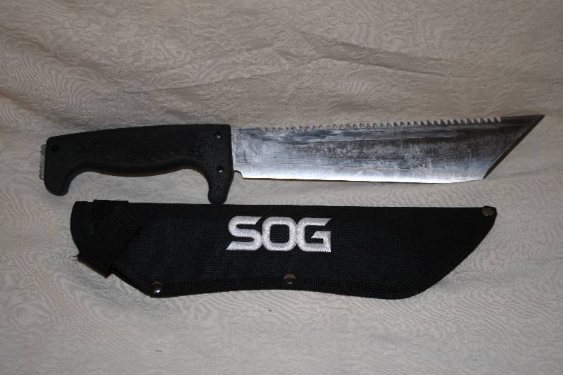 Large Sog Sogfari Knife