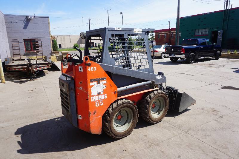 lot 1 image: Thomas 85 Bobcat Skid Loader Skid Steer