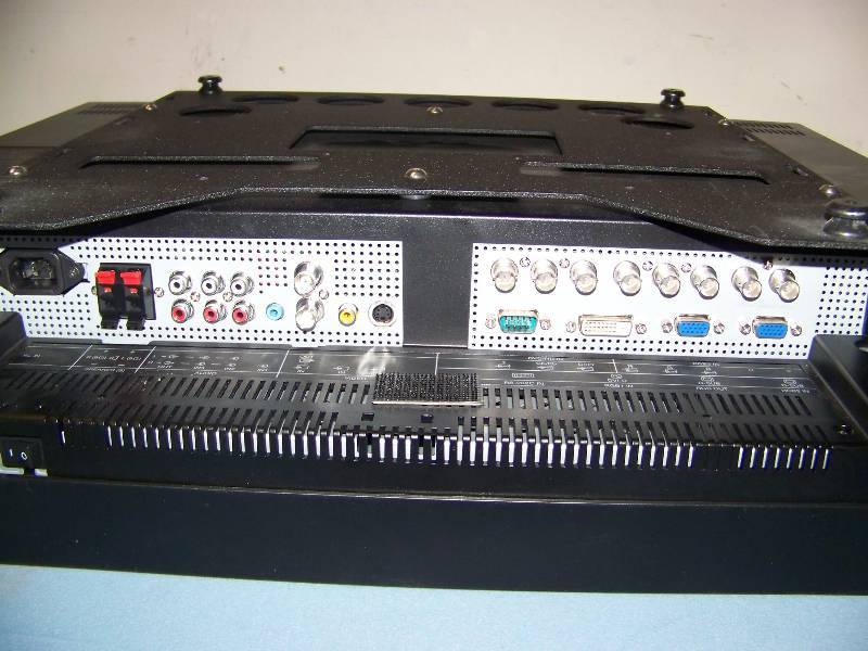 lot 20 image: 32, NEC, MultiSync, Professional Grade, Full HD, LCD Display  Monitor