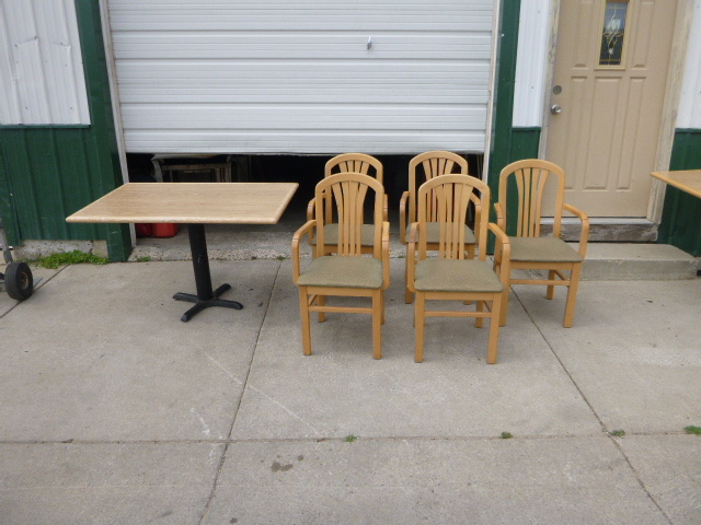 lot 10 image: Table with 5 Chairs