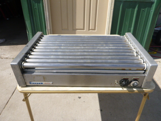 lot 2 image: Wyott Hotrod Hotdog Roller