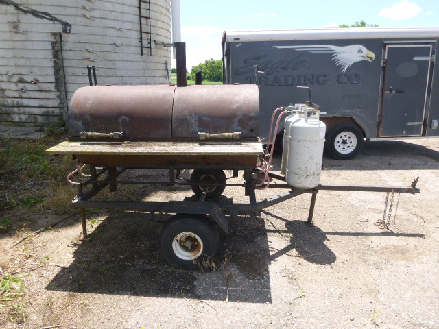 lot 15 image: Propane Barbeque GrillSmokerRoaster