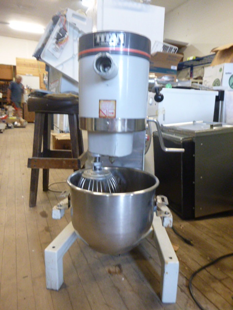 lot 3 image: Titan 20 Quart Mixer