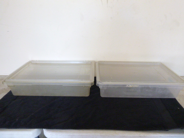 lot 21 image: 2 Cambro Tubs with Lids