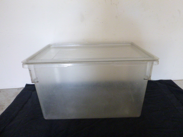 lot 26 image: Cambro Tub with Lid