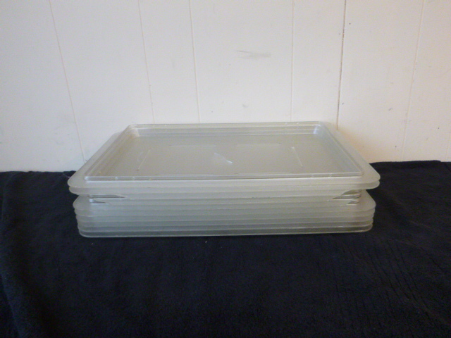 lot 29 image: 10 Cambro Lids