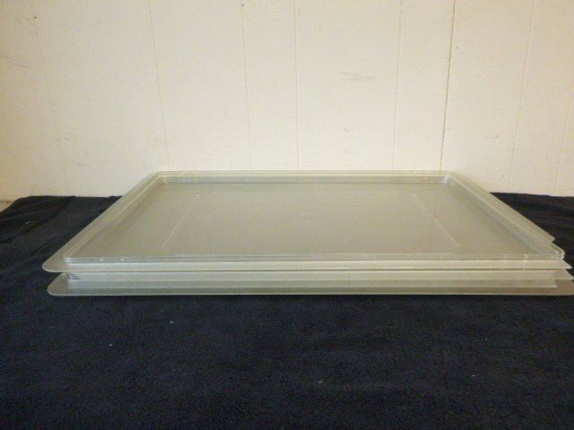 lot 31 image: 4 Cambro Lids