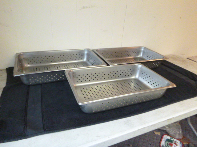 lot 32 image: 3 Steamer Pans