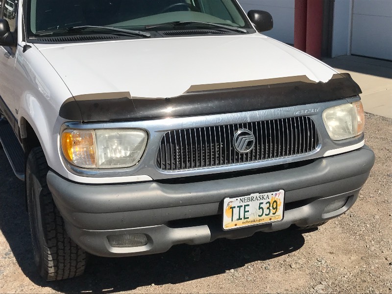 lot 1 image: 1999 Mercury Mountaineer