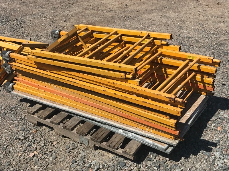 lot 2 image: Lot Of Perry Scaffolding