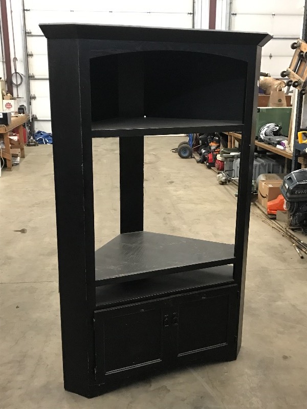 lot 15 image: Entertainment Center