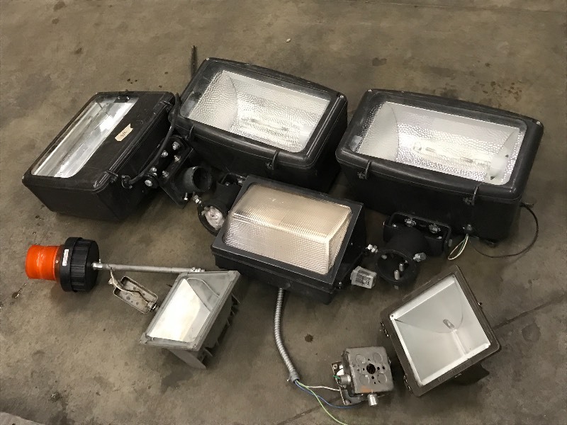 lot 29 image: Assorted Outdoor Lights