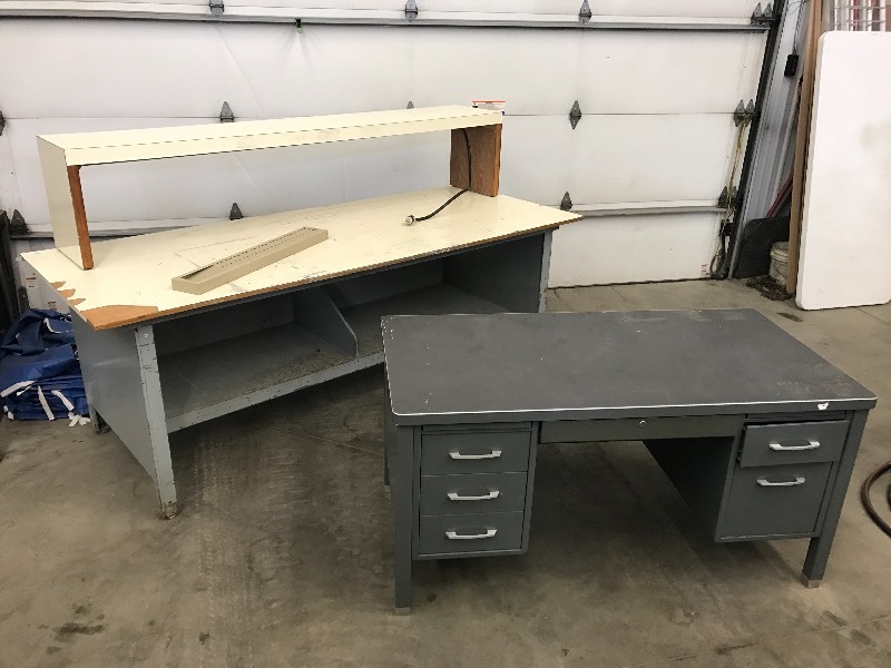 lot 40 image: Shipping Desk & Office Desk