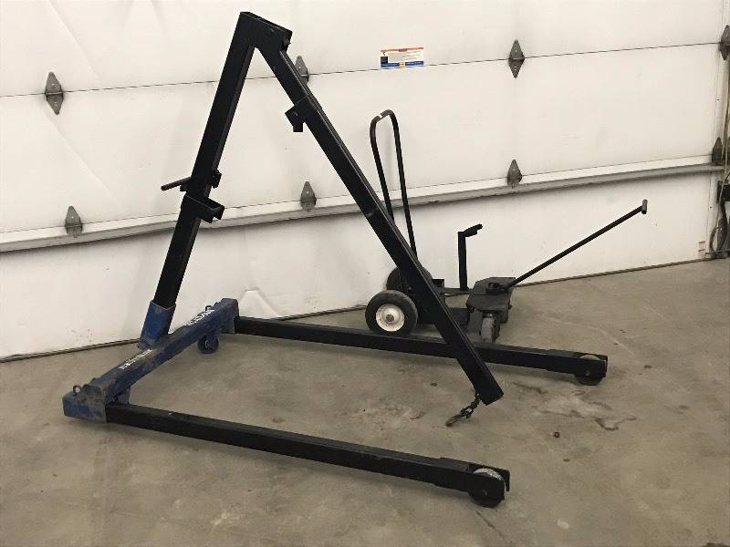 lot 9 image: Engine Hoist
