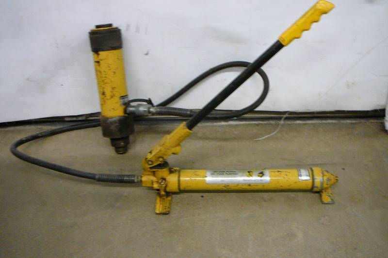 Hydraulic Pump & 25 Ton Ram