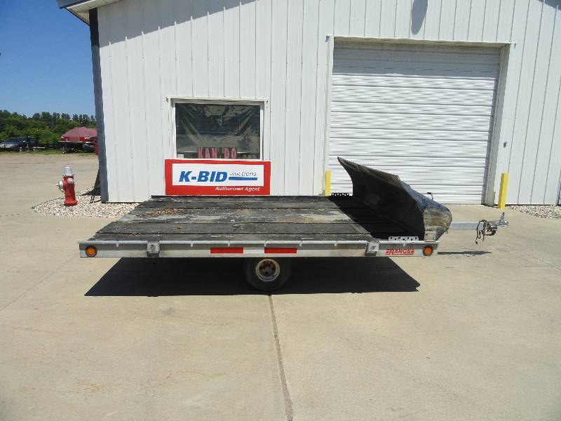 lot 7 image: 1993 Snowmobile Trailer
