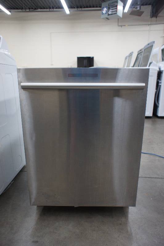 lot 8 image: Scratch and Dent - Samsung Model # (DW80F800UW) 23.9 Built-in Dishwasher - Stainless Steel Color- Tested Works - MSRP $ 799.99
