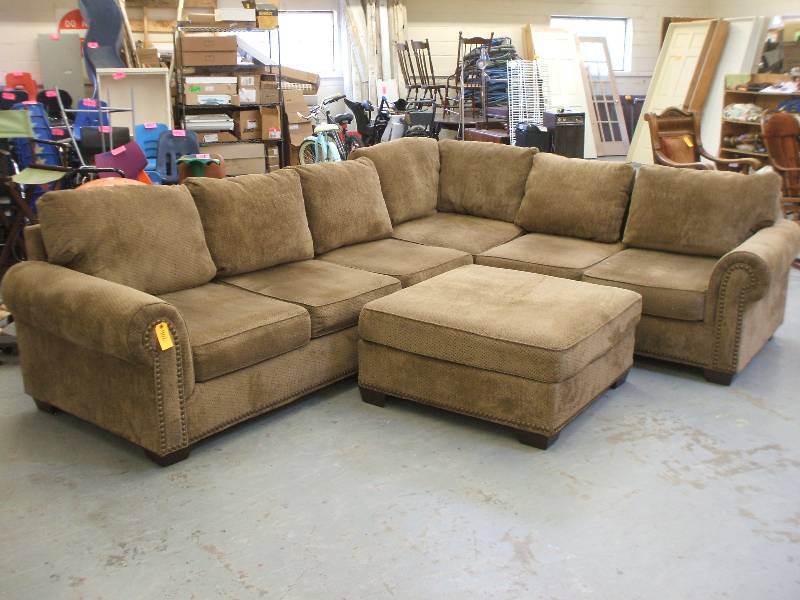 SECTIONAL SOFA WITH OTTOMAN