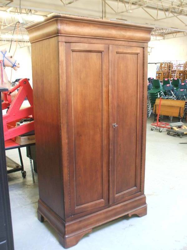 VERSTILE ARMOIRE
