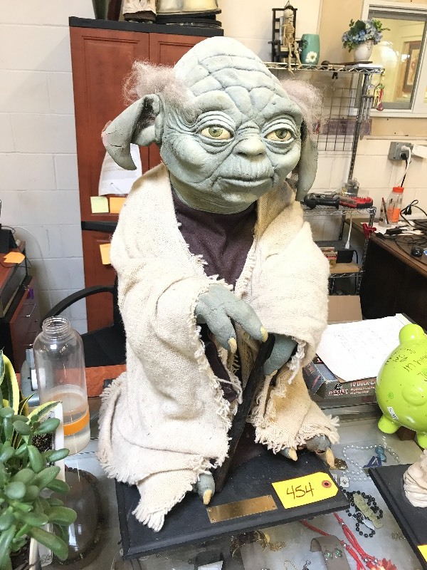 STAR WARS STATUE