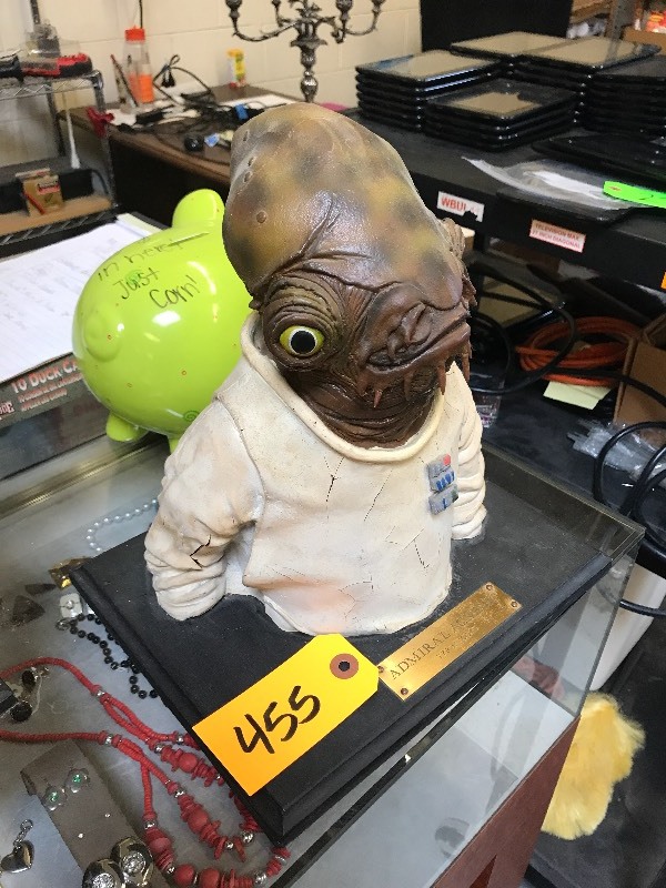 STAR WARS STATUE