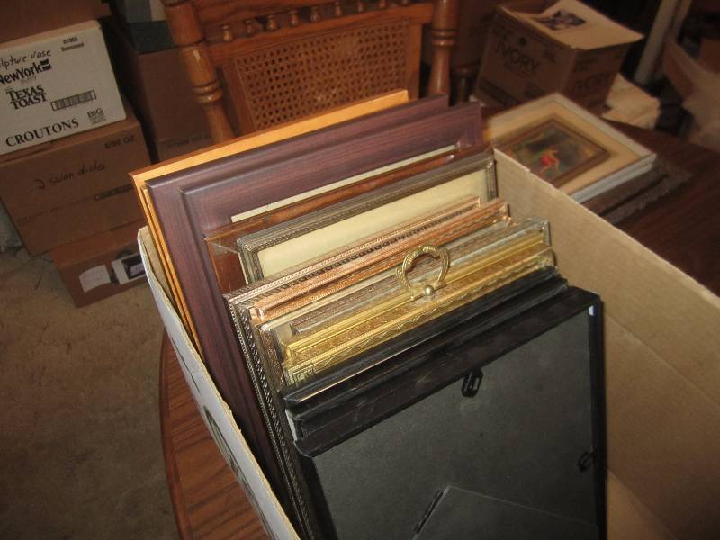 lot 132 image: BOX OF 8X10 FRAMES