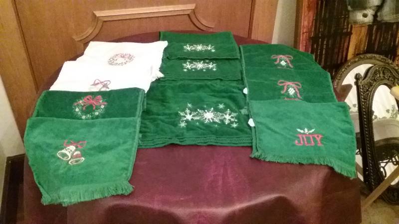 lot 151 image: CHRISTMAS TOWELS