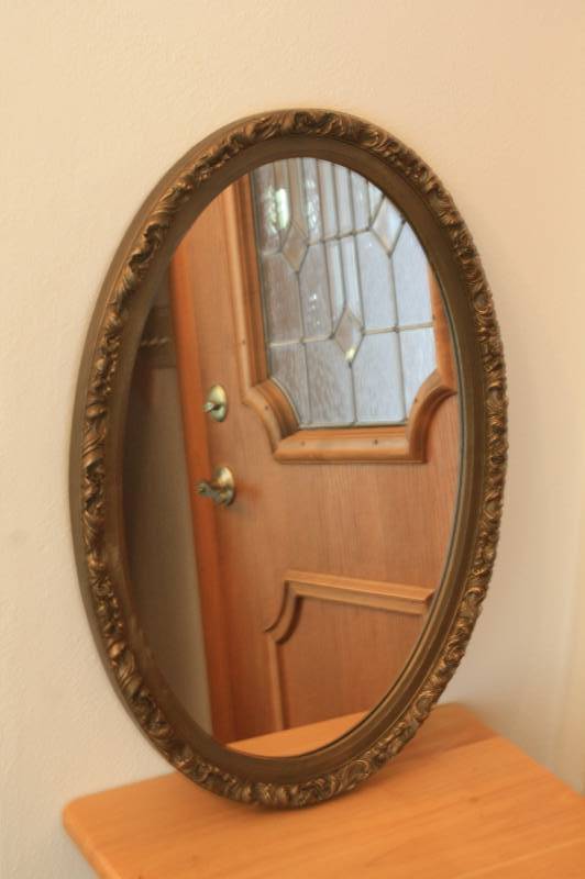 lot 119 image: OVAL WALL HUNG MIRROR