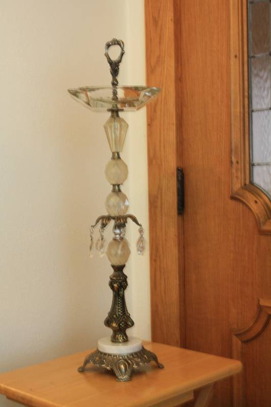 lot 15 image: VINTAGE ASH TRAY STAND
