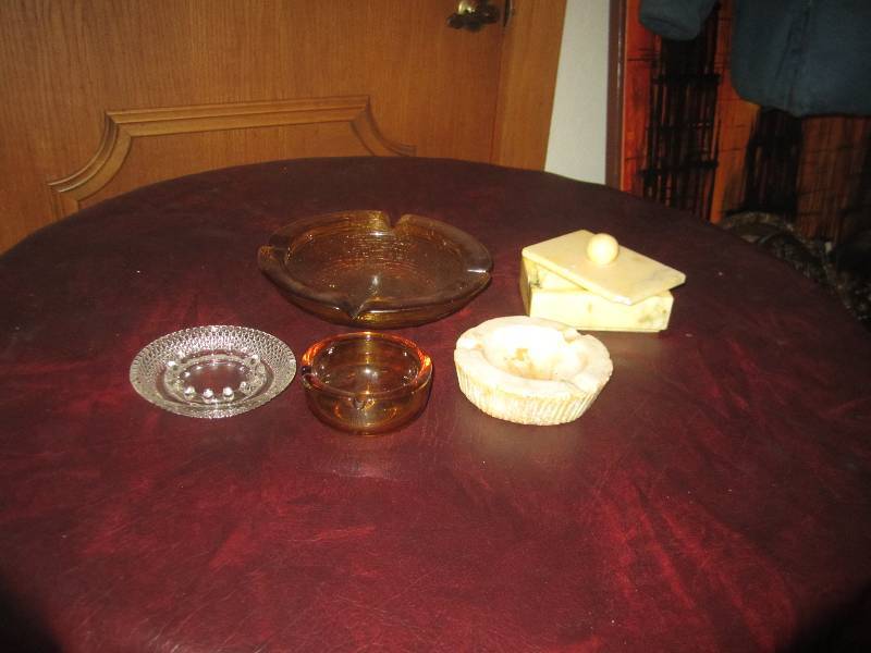 lot 100 image: 3 GLASS ASH TRAYS, 1 MARBLE ASH TRAY AND CIGARETTE HOLDER, 2 DECANTERS