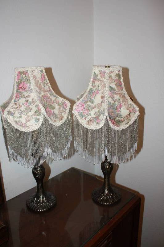 lot 17 image: PAIR OF VINTAGE LAMPS