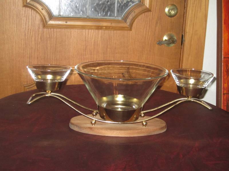 lot 137 image: CHIP AND DIP SERVER AND LAZY SUSAN